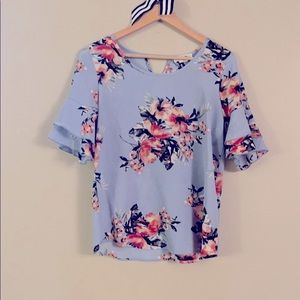 🦄Flirty fun blouse.
